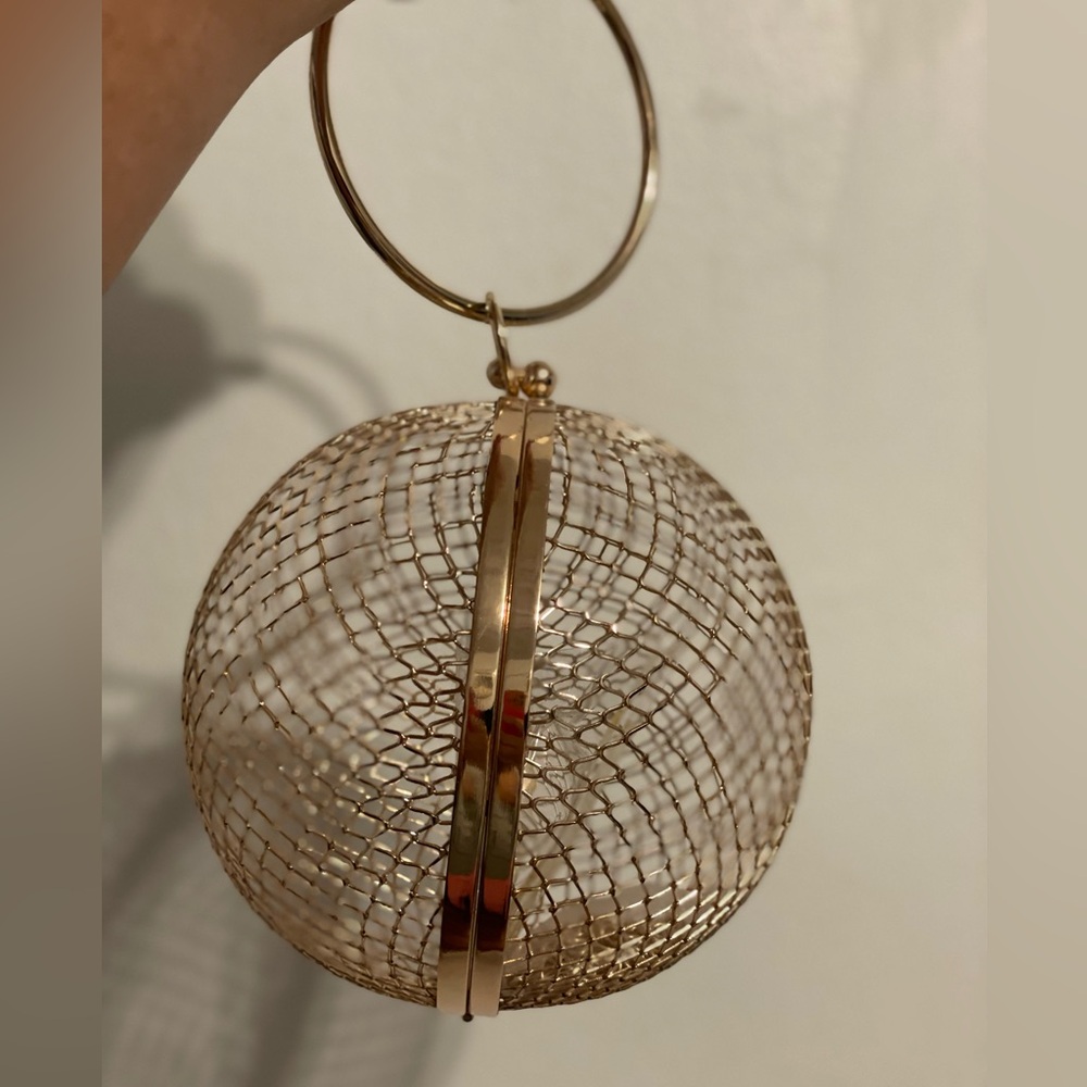 ASOS Gold Mesh Ball Clutch - Picture 4 of 4